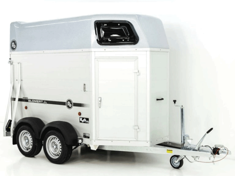 Pferdd-768x576 Pferdeanhänger Blomert ISI Blitz Alu|Sattelkammer|silber-Neu – Bild 1